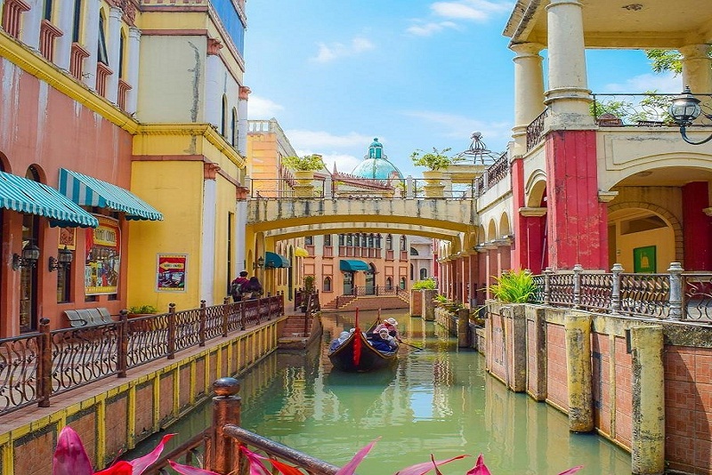 Little Venice Puncak - Tempat Romantis Cocok Buat Kalian Yang Mau Travelling Sama Pasangan