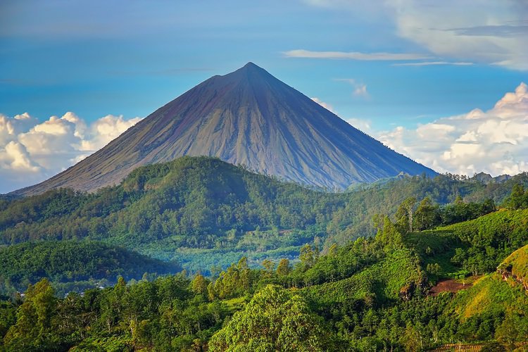 5 Gunung Terindah Di Indonesia Yang Mesti Kamu Daki