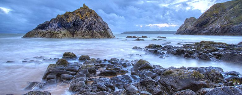 Three Cliffs Bay, Destinasi di Wales yang Kerap Menawarkan Pengalaman Liar