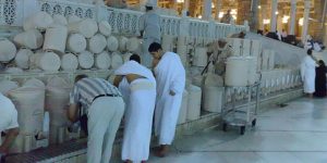 3 Tips Membawa Air Zam-zam dengan Aman setelah Beribadah Umrah