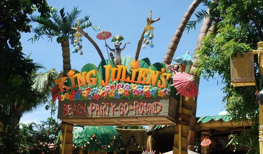 Carousel King Julien Beach Party & King Julien Beach Party Go Round