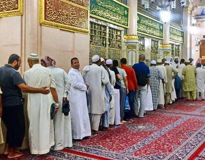 Raudhah, Tempat Suci yang Selalu Disesaki Umat Muslim di Masjid Nabawi