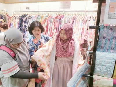 Rasakan Sensasi Bergaya dengan Hijab Kimono Saat Liburan di Jepang