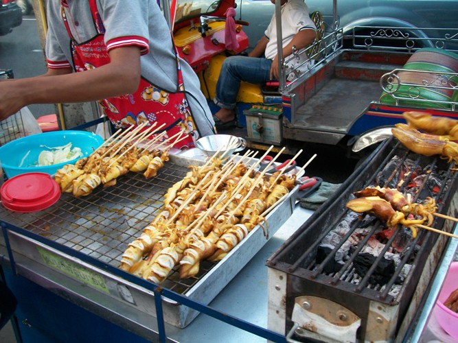 Traveler Muslim ke Bangkok Tidak Perlu Khawatir, Ada Restoran Buffet Halal