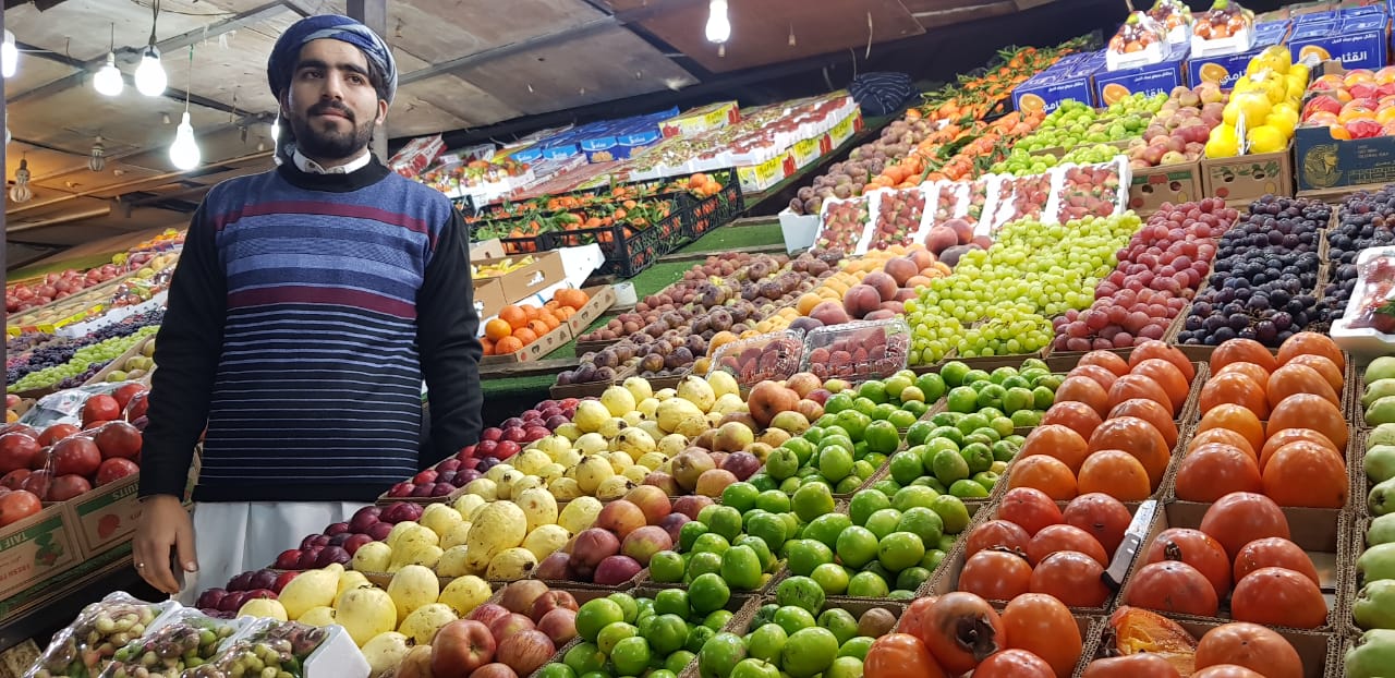 Nikmati Sensasinya Berbelanja Buah Segar di Pasar Berkabut Taif Ini 