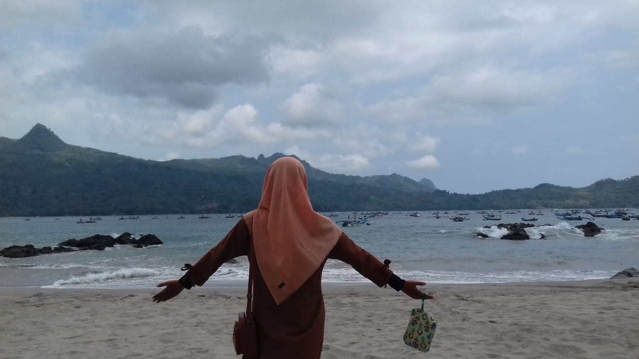 Keindahan Pesisir Selatan Pantai Ngampiran