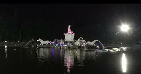 TEMPAT MANDI BADAK DI UBAH MENJADI TAMAN AIR MANCUR TERBESAR Se-ASIA TENGGARA