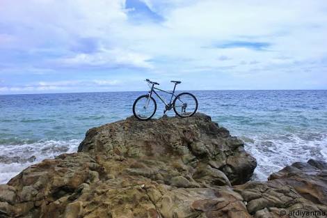 Bersepeda di Laut? Hanya Ada di Sulawesi Barat