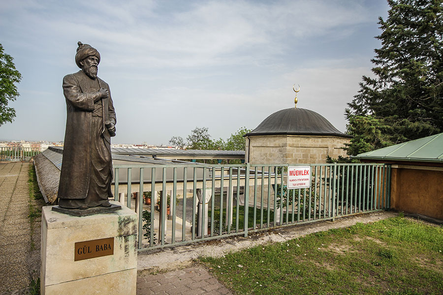 Makam segi delapan Gül Baba