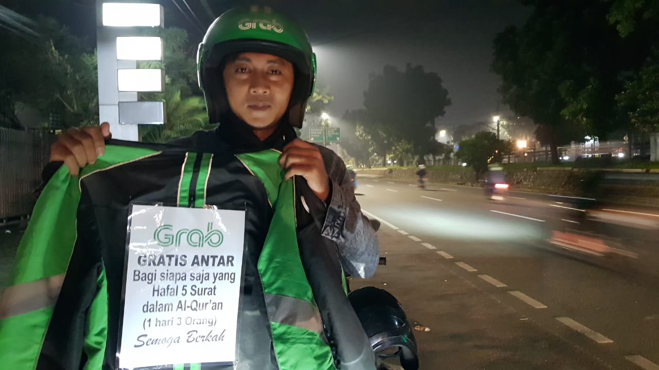 Bebaskan Biaya Kepada Para Hafidz Qur’an, Driver Grab ini Inginkan Keberkahan