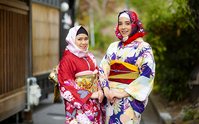 Sekarang Traveler Muslim Liburan ke Jepang Bisa Sewa Kimono Berjilbab