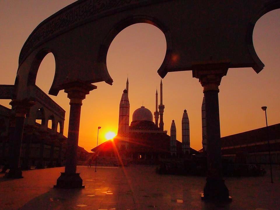 Berkunjung ke masjid saat berbuka