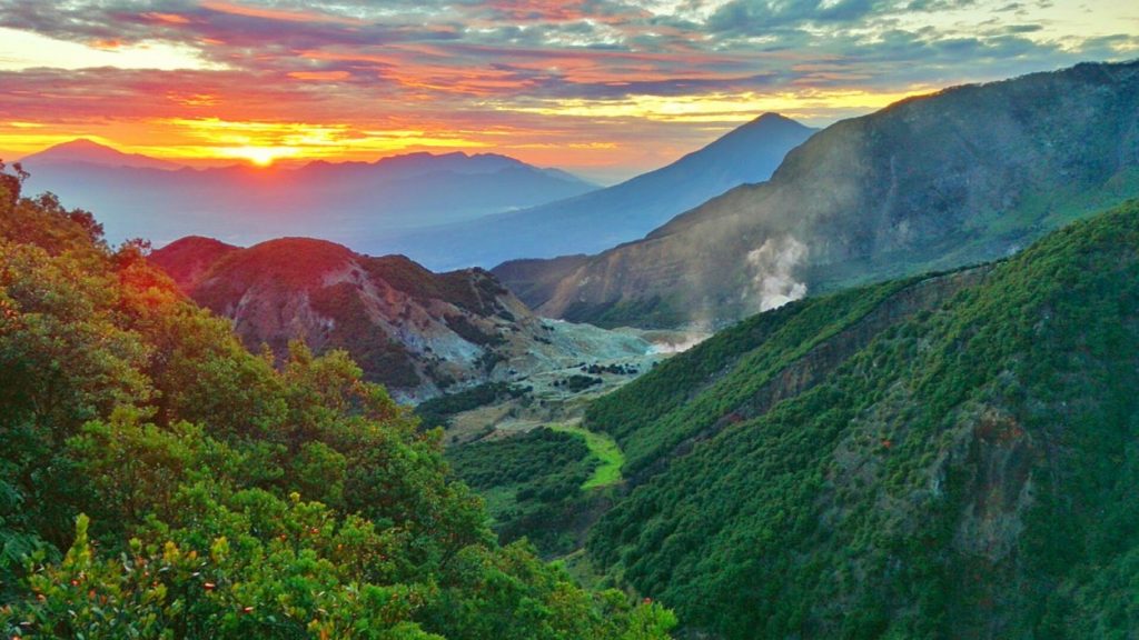 7 Destinasi Wisata Garut Yang Jadi Favorit Wisatawan